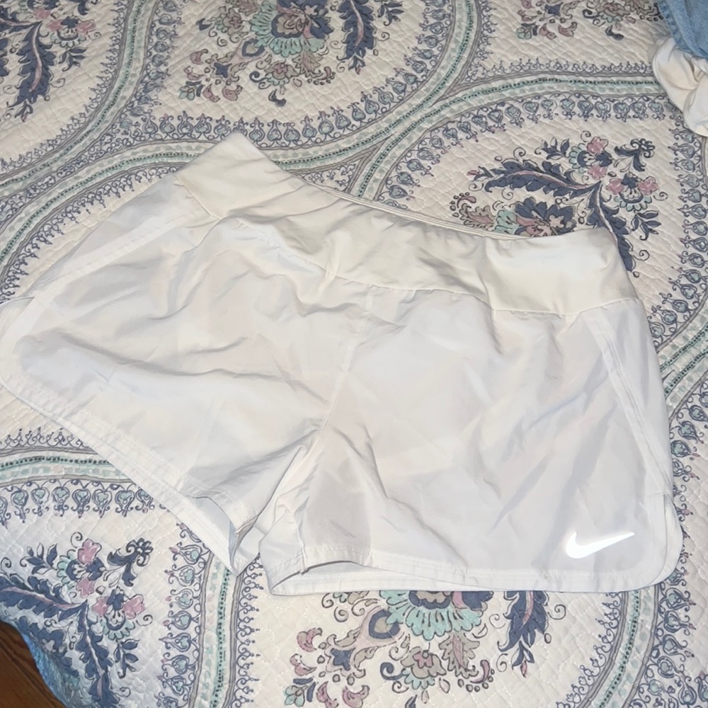 white nike dri for shorts
